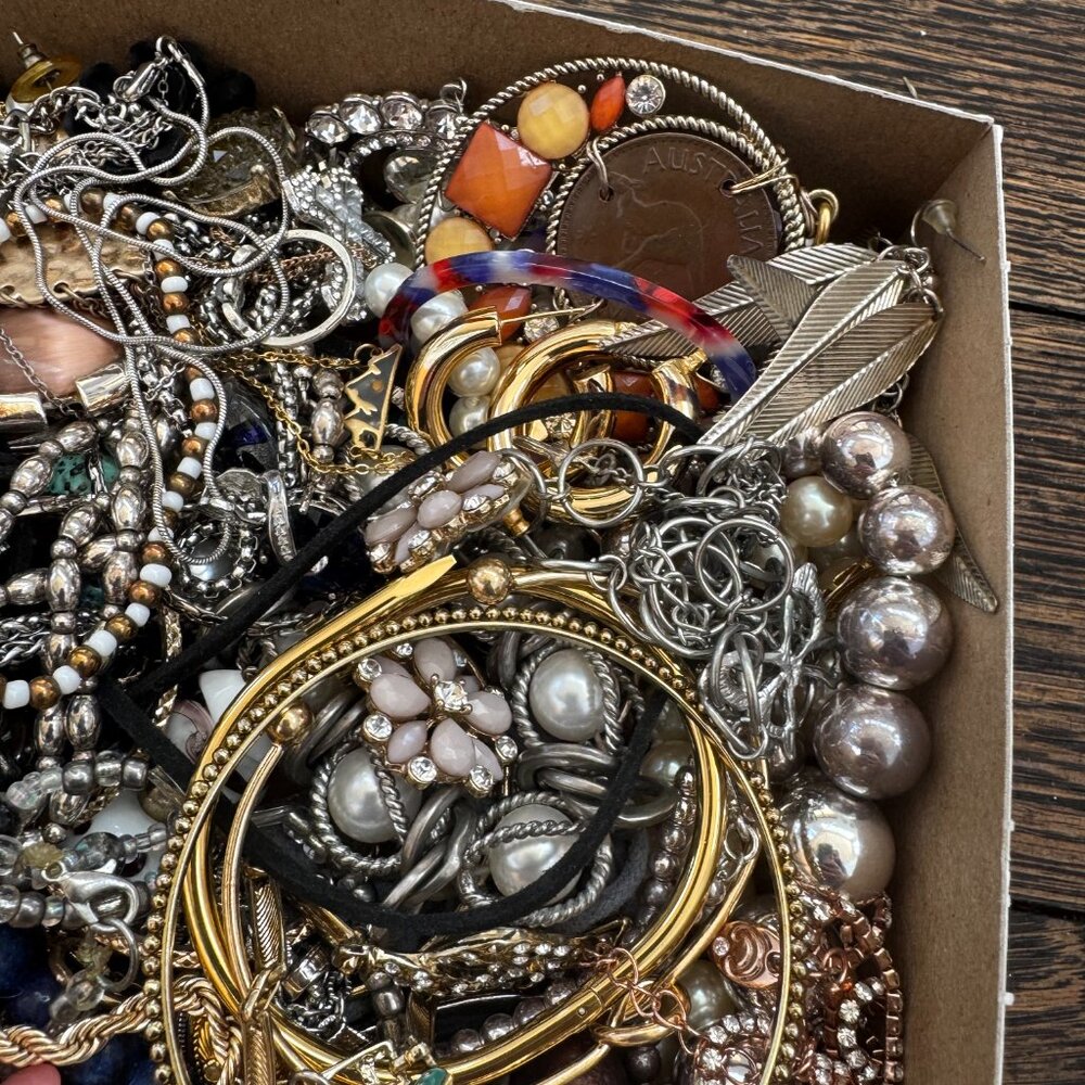 Over 4 lbs Mystery Jewelry Lot - Picture 4 of 8